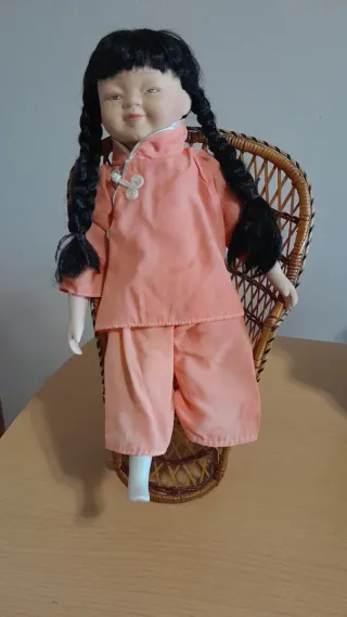 Muñeca de Porcelana Vestido Borgoña