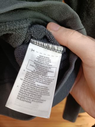 Sudadera Reebok Color Negro, Rojo y Blanco Talla L