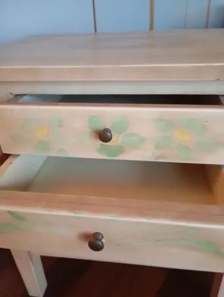 Mobiletto basso in legno con 2 cassetti