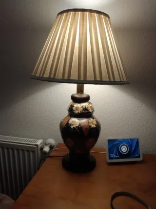 Lámpara de mesa cerámica y madera