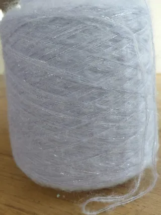 Gomitolo lana glicine chiaro con filo lamé