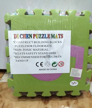 Torre arcobaleno e puzzle pavimento