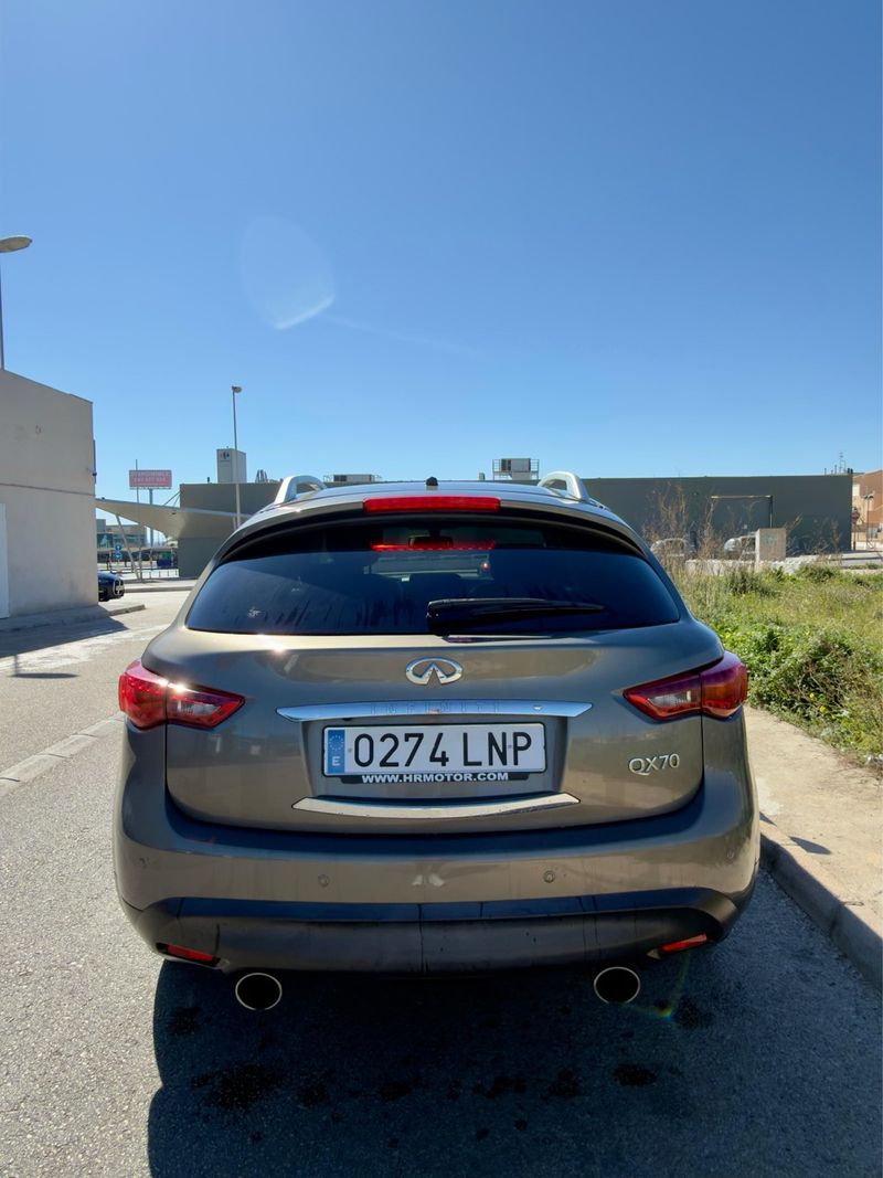 Infiniti QX70 2016 - foto 1