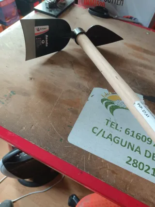 Azada pequeña con punta lanza