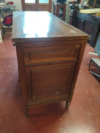 Cassettiera antica in legno