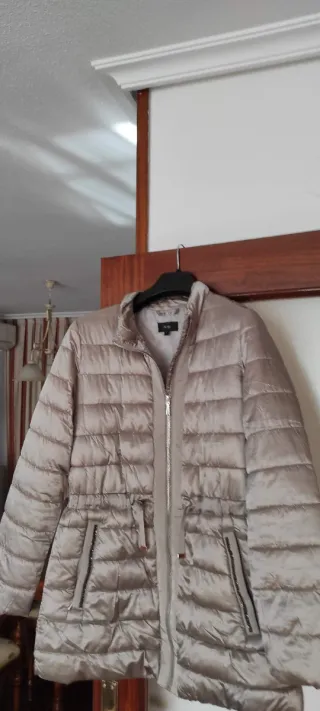 Chaqueta acolchada gris brillo