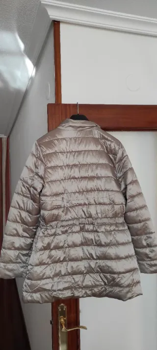 Chaqueta acolchada gris brillo