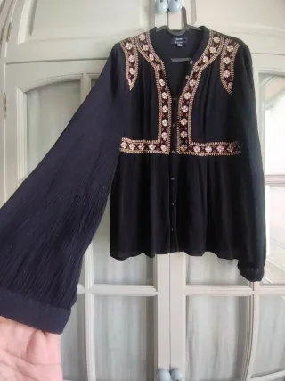 Blusa Kiabi Bordada Edición Limitada Talla S