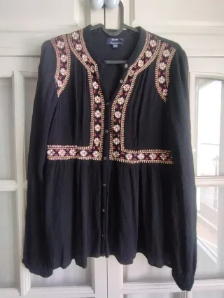 Blusa Kiabi Bordada Edición Limitada Talla S