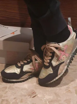 SNEAKERS PREMIATA DORADAS