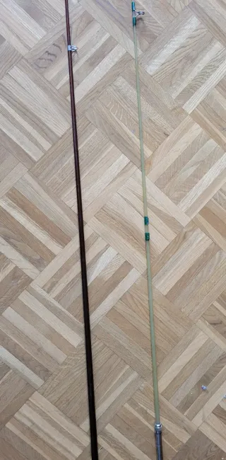 Pareja cañas de pescar antiguas