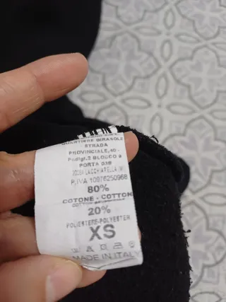 Sudadera Negra Talla XS con Estampado Multicolor