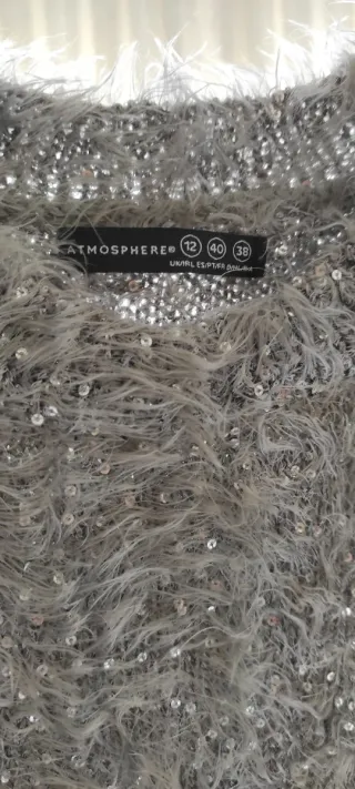 Jersey gris peludo con lentejuelas