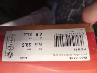 Botas bambas Puma grises y blancas estilo Jordan.