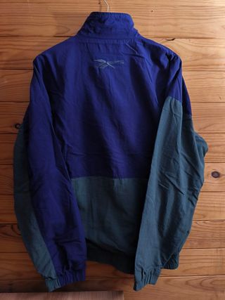 Sudadera Reebok Color Morado y Gris Talla L.