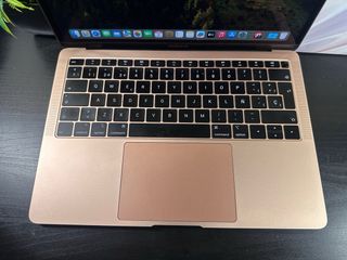 MacBook Air 2019 Gold - Buen Estado