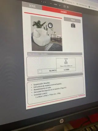 2 sillones y mesa de madera