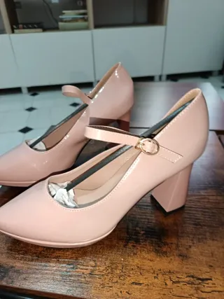 Zapatos de tacón rosa para mujer