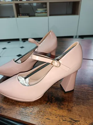 Zapatos de tacón rosa para mujer