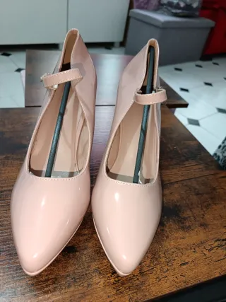 Zapatos de tacón rosa para mujer