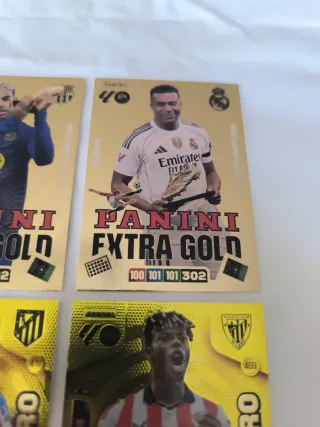 Panini Cromos Adrenalyn XL Extra Gold y balón oro