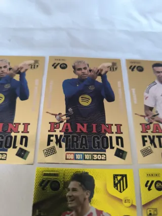 Panini Cromos Adrenalyn XL Extra Gold y balón oro