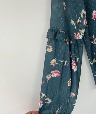 Camiseta Cortefiel floral verde y rosa