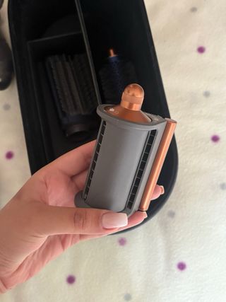 Dyson Airwrap azul y dorado