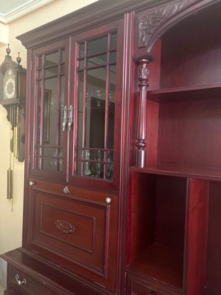 Librería de madera y cristal