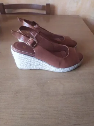 Sandalias cuña marrón T.38