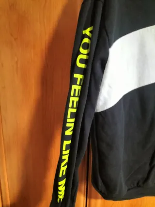 Sudadera Pull&Bear negra con banda blanca