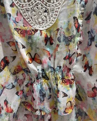Blusa de mariposas multicolor talla única