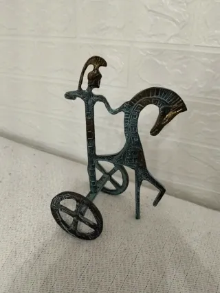 Figura de bronce de Atenea en caballo