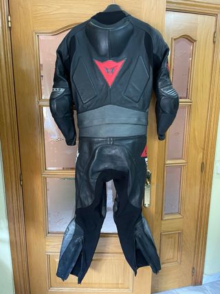 MONO DAINESE EN MUY BUEN ESTADO TALLA 50
