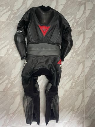 MONO DAINESE EN MUY BUEN ESTADO TALLA 50
