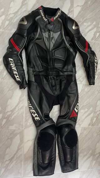 MONO DAINESE EN MUY BUEN ESTADO TALLA 50