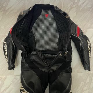 MONO DAINESE EN MUY BUEN ESTADO TALLA 50