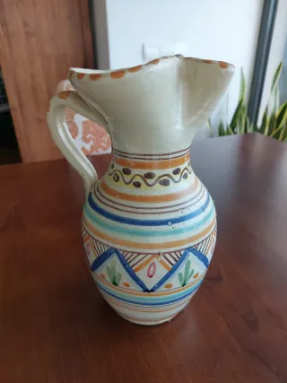 Jarrón de cerámica decorado