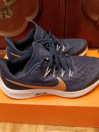 Zapatillas Nike Azul y Dorado