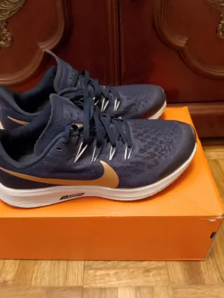 Zapatillas Nike Azul y Dorado