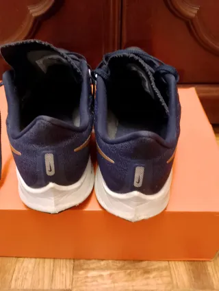 Zapatillas Nike Azul y Dorado