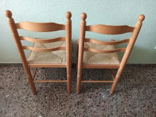 Juego de 2 sillas de madera con asiento de tela