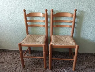Juego de 2 sillas de madera con asiento de tela