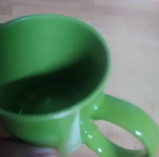 Taza verde de porcelana