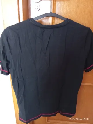 Camiseta Desigual Negra con Rosa Roja