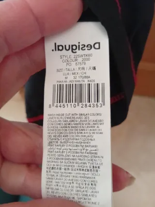 Camiseta Desigual Negra con Rosa Roja