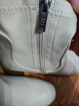 Botines estilo moderno blancos xti talla 40