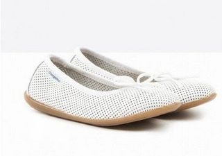 TALLA 26. Bailarinas Conguitos Blancas Perforadas