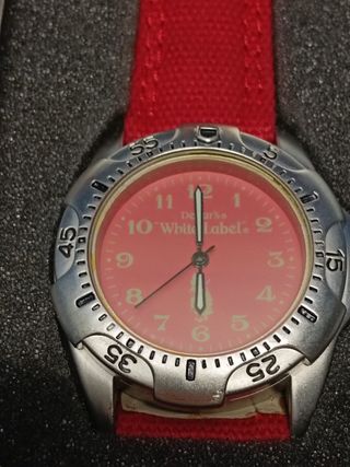 Lote de 4 relojes publicidad White Label en caja metalica