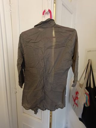 Camisa verde kaki arrugada mujer Camaïeu